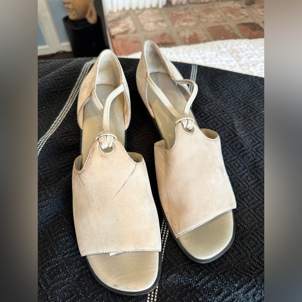 Easy spirit suede walking sandal